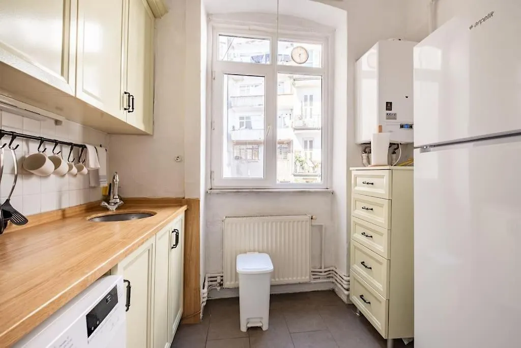 Charming Historical Apartment In Galata Istanboel