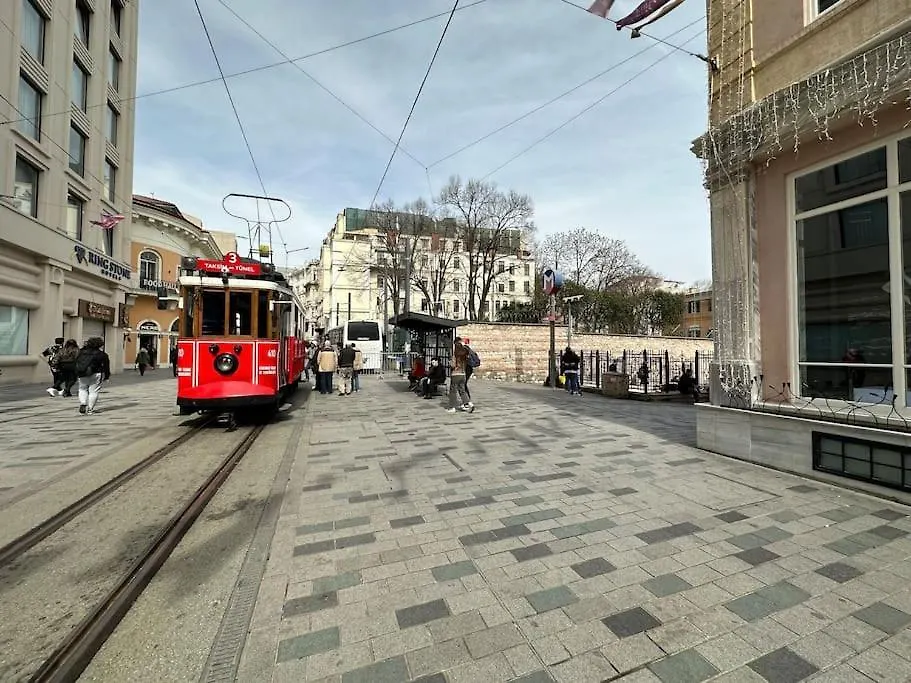 Charming Historical Apartment In Galata Istanboel