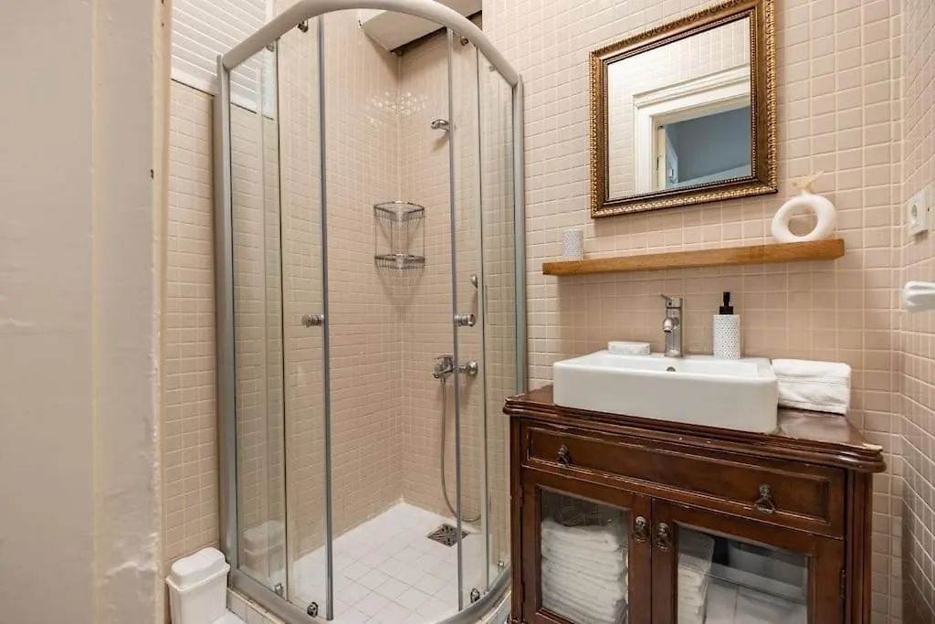 Charming Historical Apartment In Galata Istanboel
